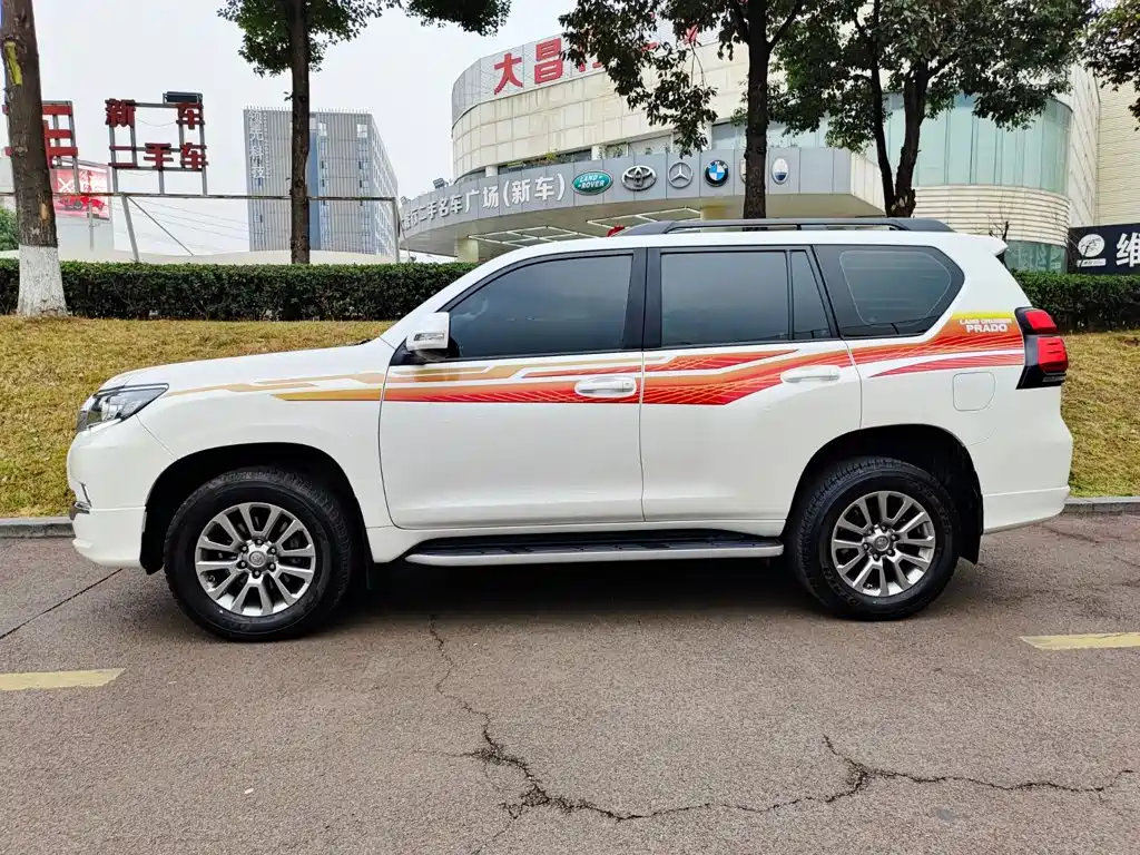 Toyota Prado — фото 3