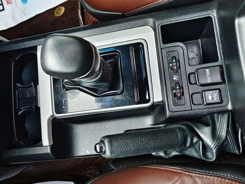Toyota Prado — фото 10