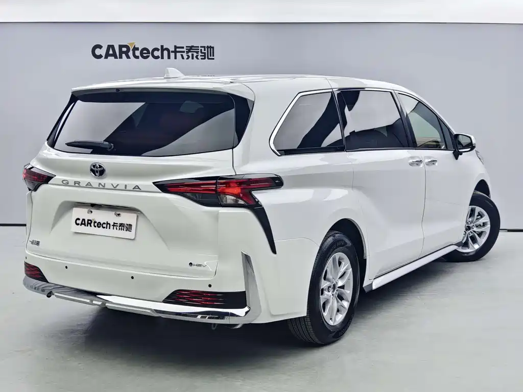 Toyota Granvia — фото 11