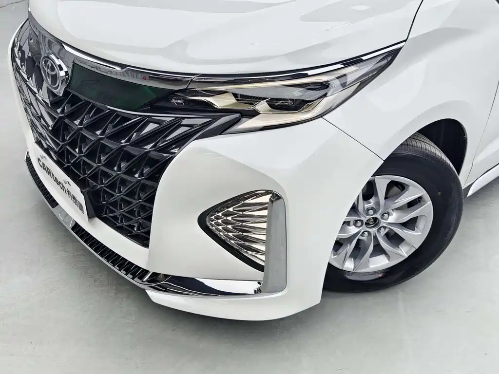 Toyota Granvia — фото 3