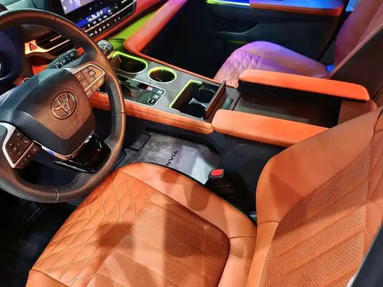 Toyota Granvia — фото 4