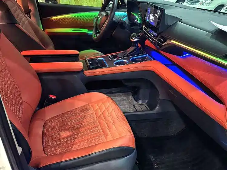 Toyota Granvia — фото 5