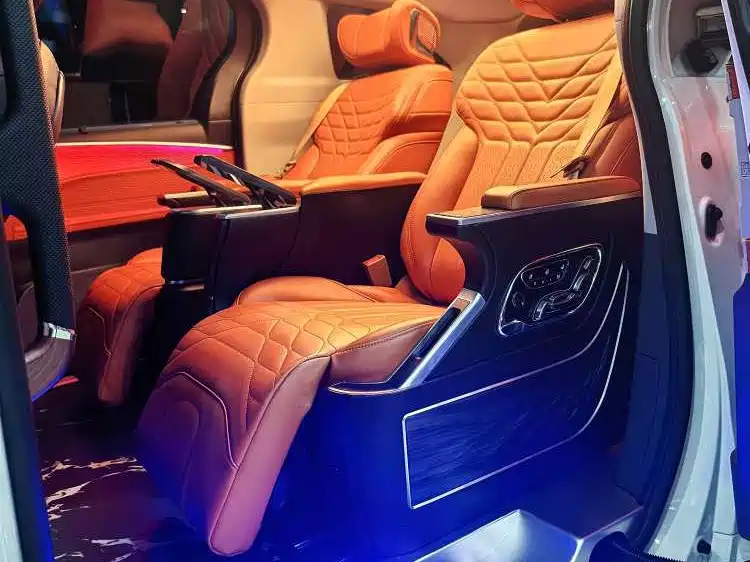 Toyota Granvia — фото 8