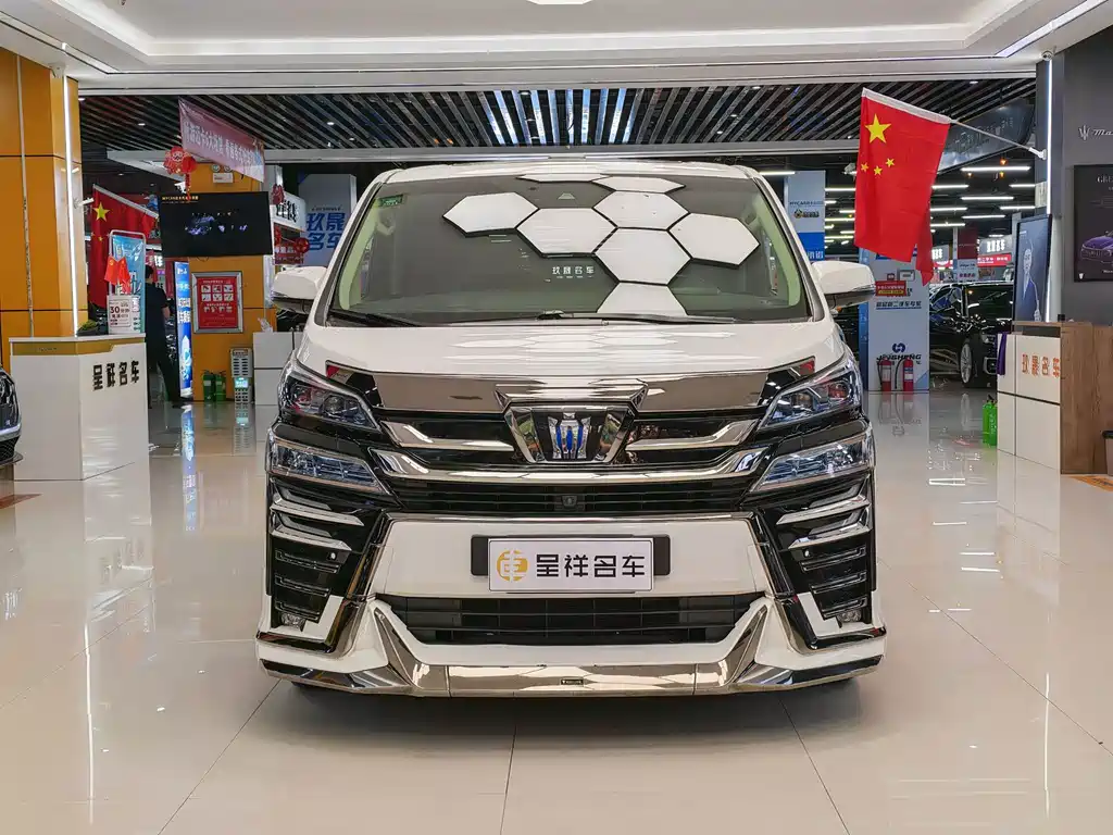 Toyota Vellfire — фото 2