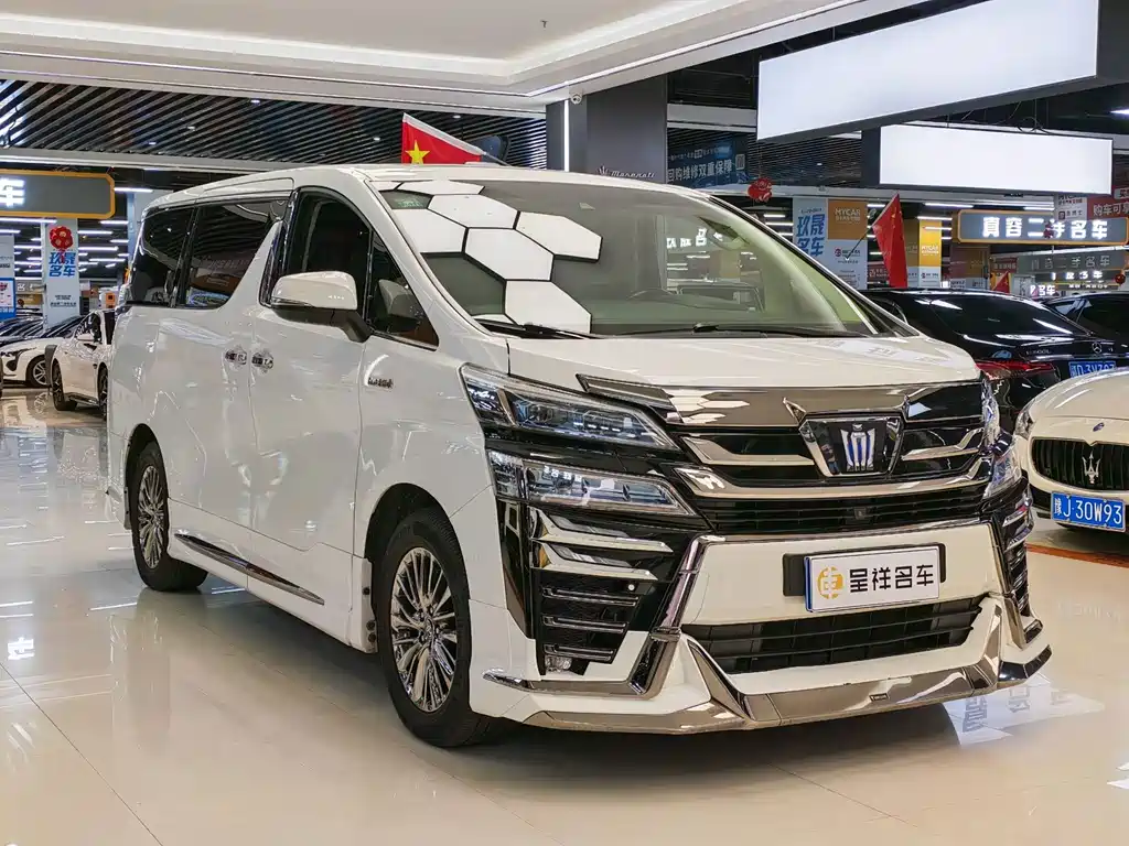 Toyota Vellfire — фото 3