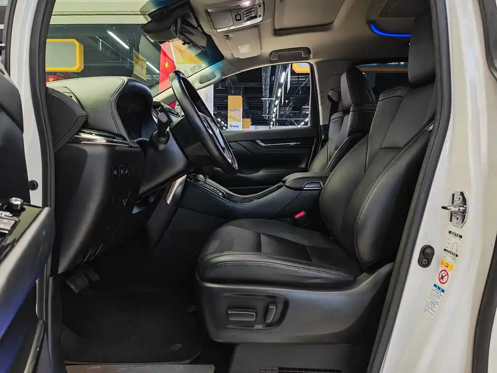 Toyota Vellfire — фото 4
