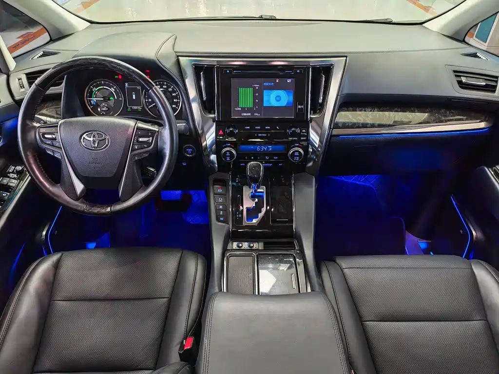 Toyota Vellfire — фото 5
