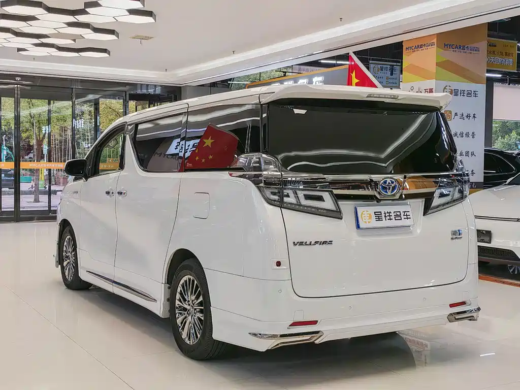 Toyota Vellfire — фото 7
