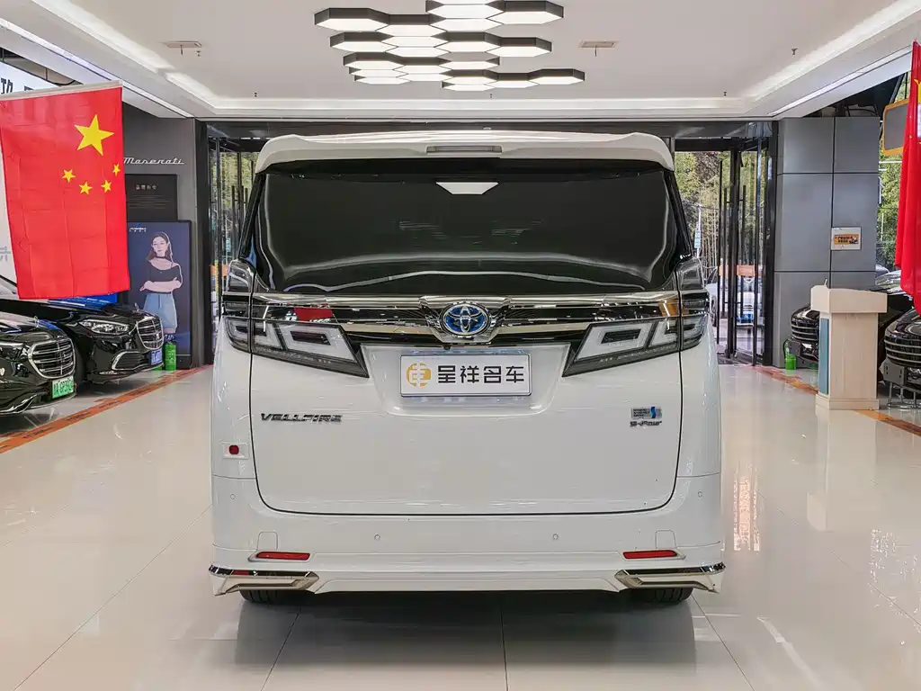 Toyota Vellfire — фото 8