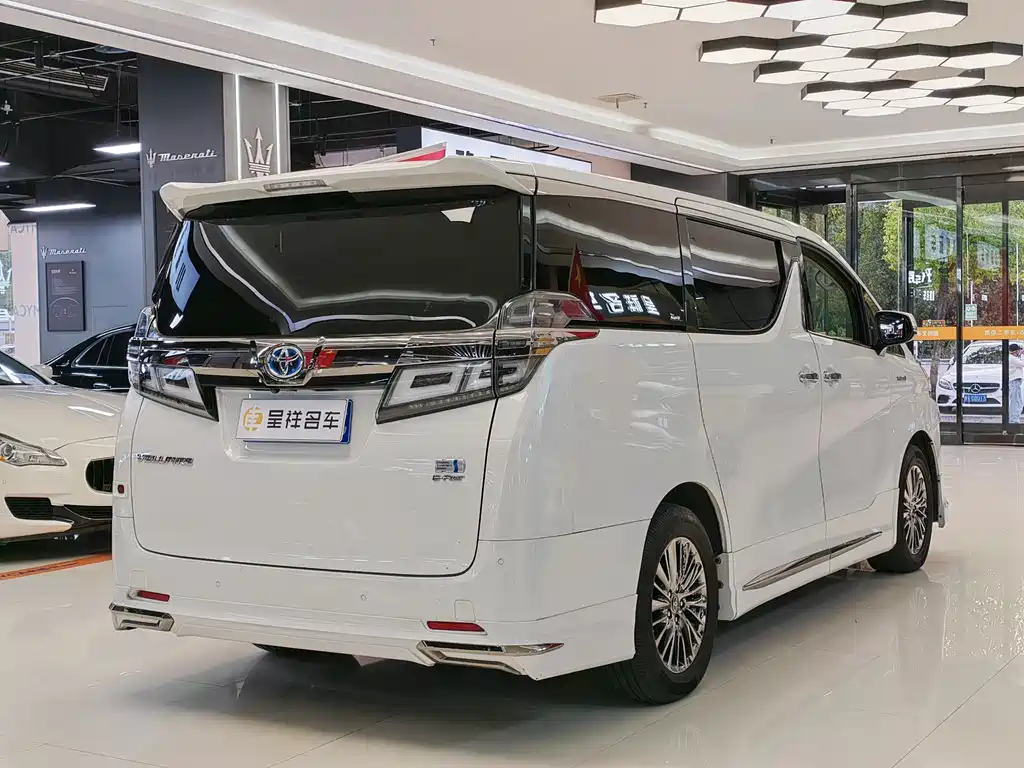 Toyota Vellfire — фото 9