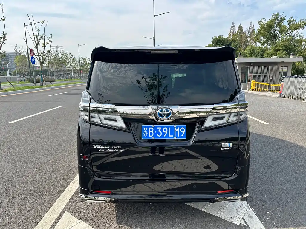 Toyota Vellfire — фото 3