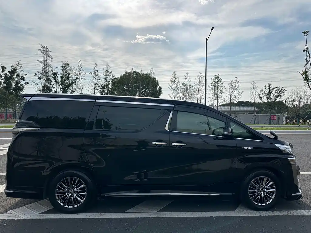 Toyota Vellfire — фото 5
