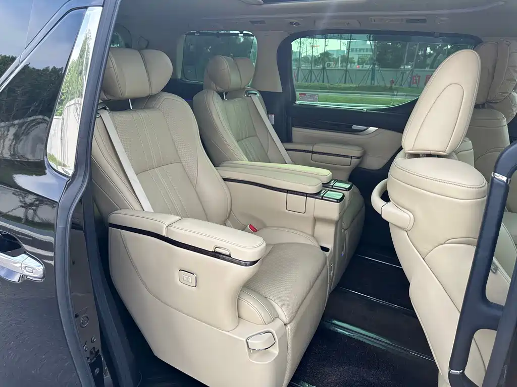 Toyota Vellfire — фото 6