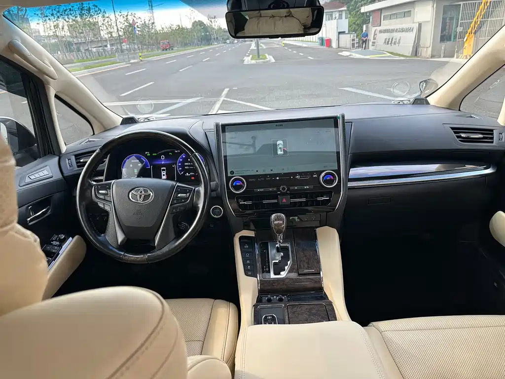 Toyota Vellfire — фото 7