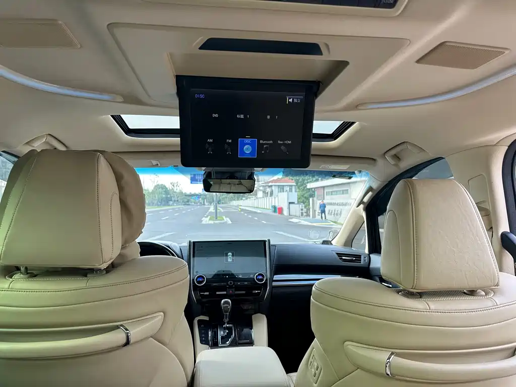 Toyota Vellfire — фото 8