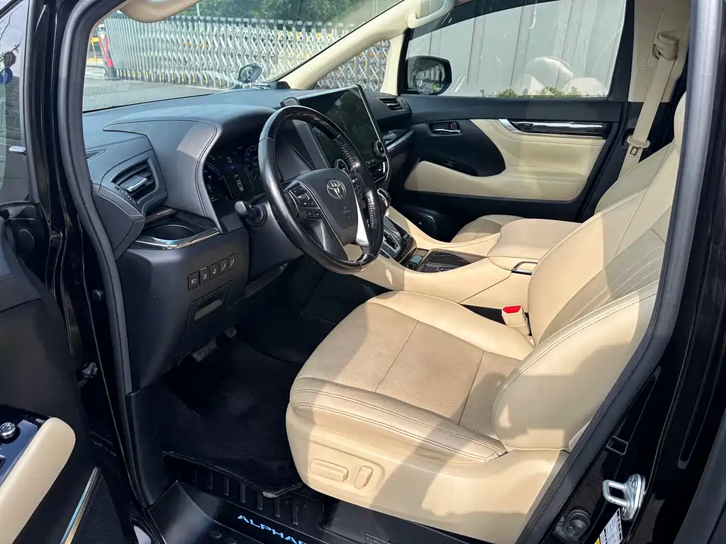 Toyota Vellfire — фото 10