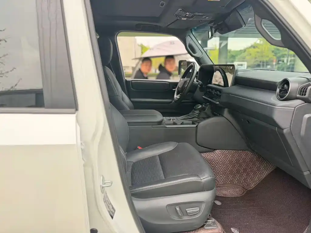 Toyota Prado — фото 9