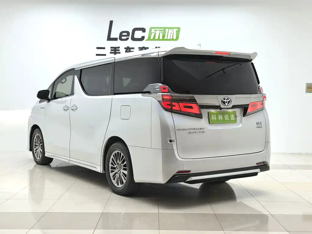 Toyota Vellfire — фото 2