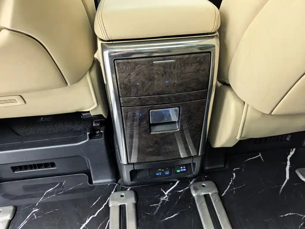 Toyota Vellfire — фото 14