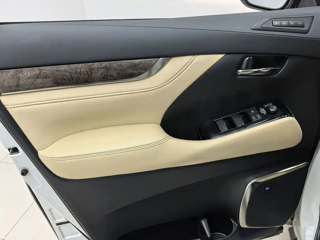 Toyota Vellfire — фото 15