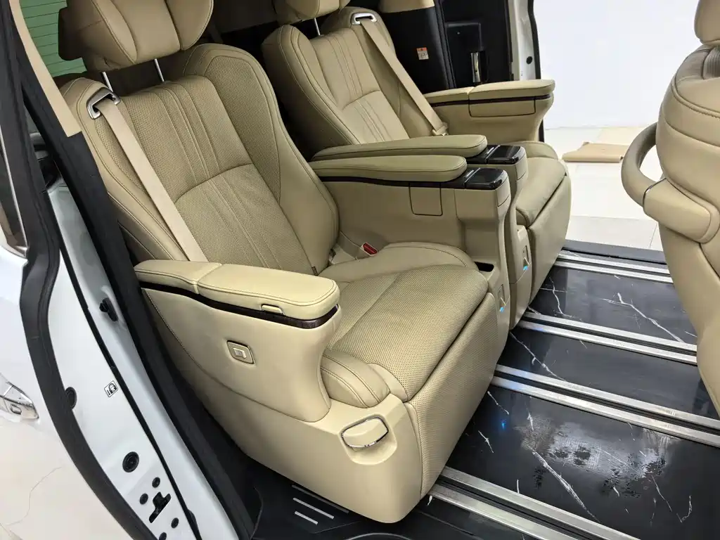 Toyota Vellfire — фото 17