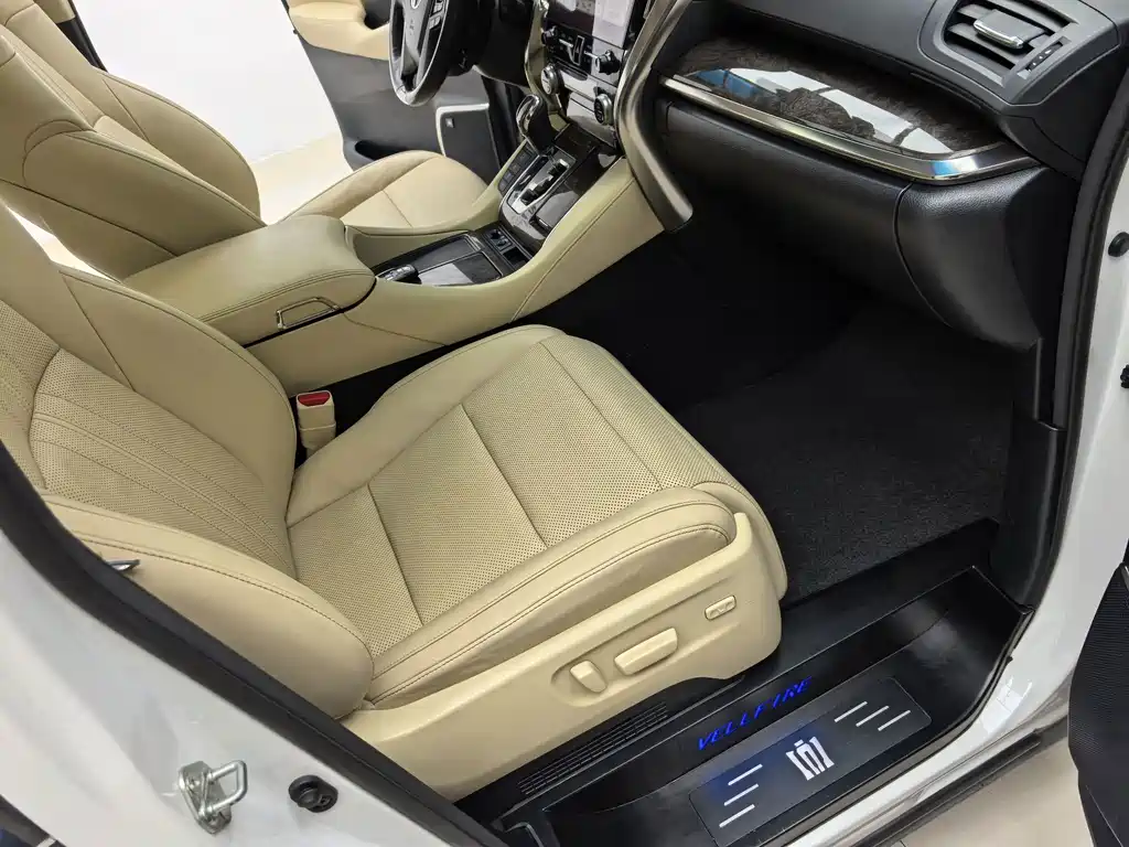 Toyota Vellfire — фото 20
