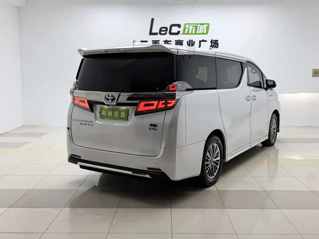Toyota Vellfire — фото 6