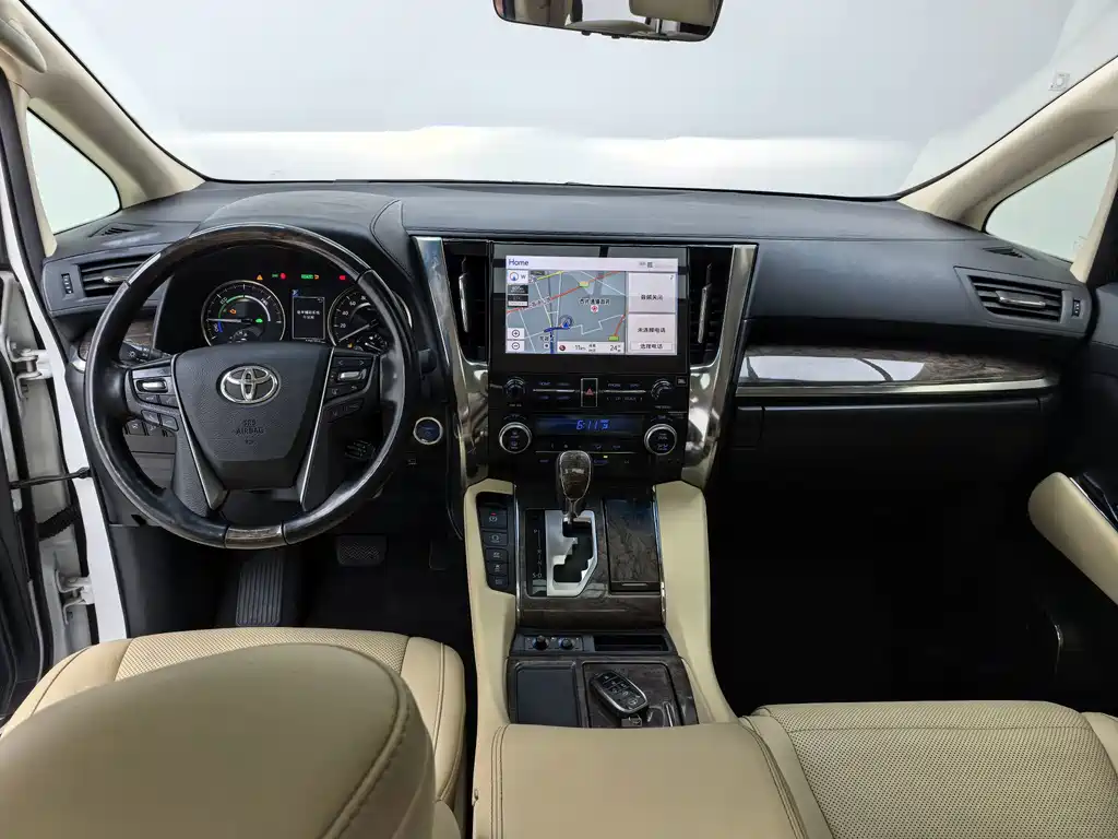 Toyota Vellfire — фото 8