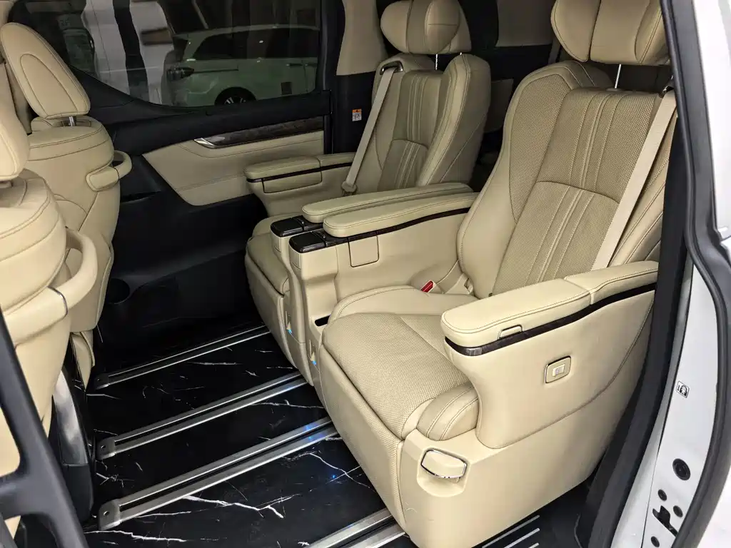 Toyota Vellfire — фото 9