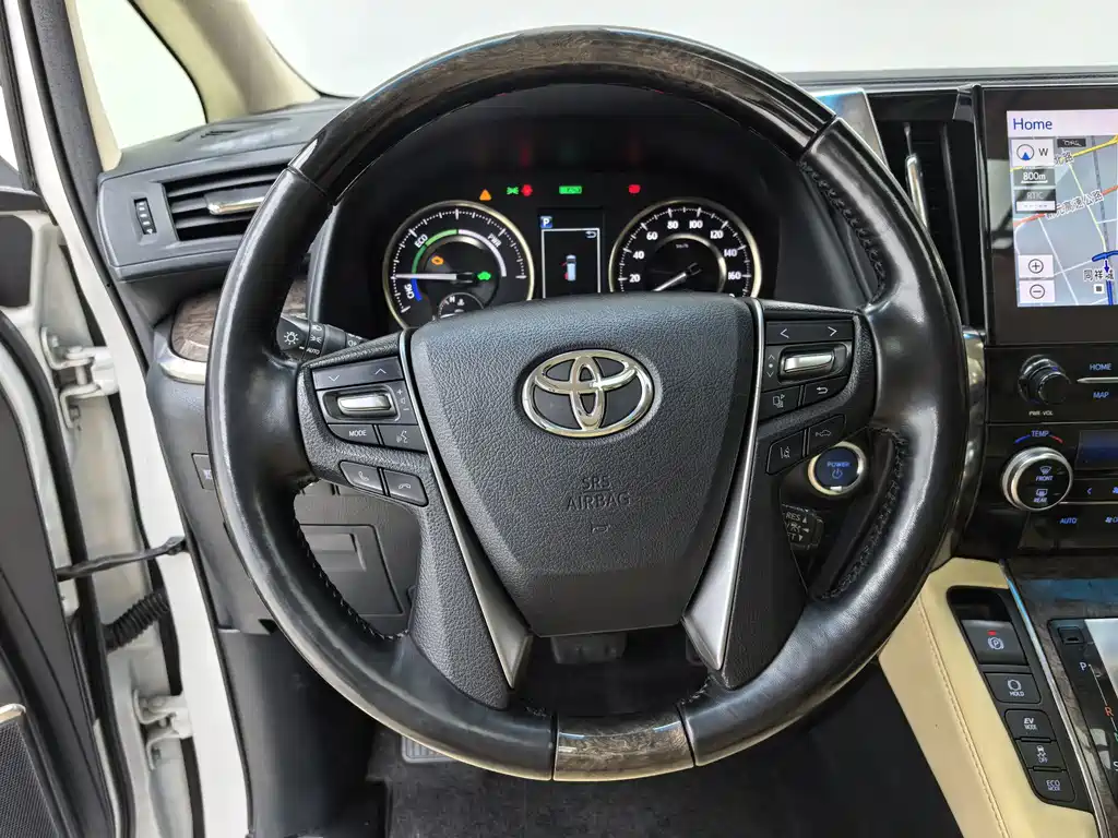 Toyota Vellfire — фото 10