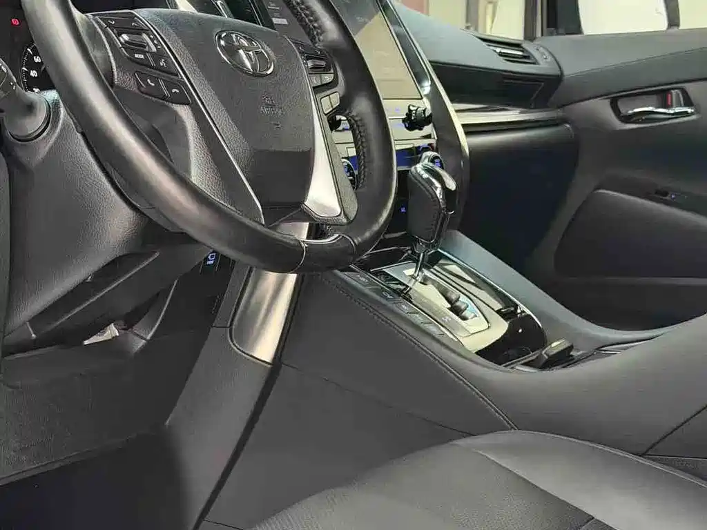 Toyota Vellfire — фото 4