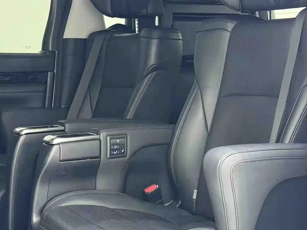 Toyota Vellfire — фото 5