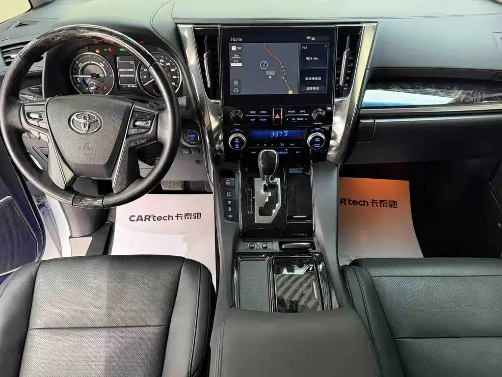 Toyota Vellfire — фото 6