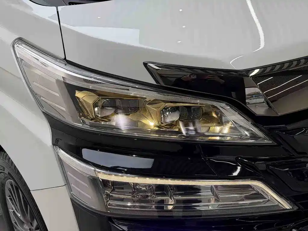 Toyota Vellfire — фото 10