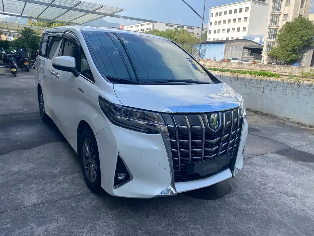 Toyota Alphard — фото 2