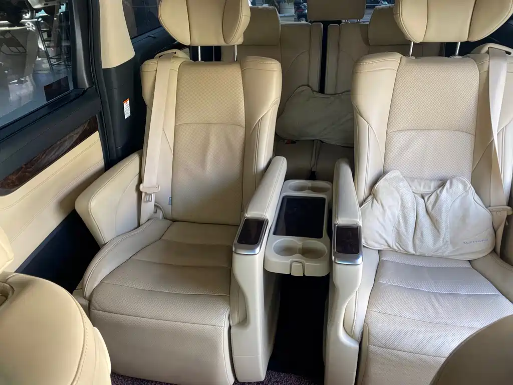 Toyota Alphard — фото 6
