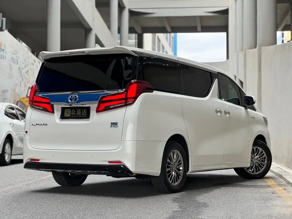 Toyota Alphard — фото 2