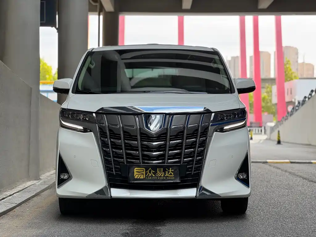 Toyota Alphard — фото 3