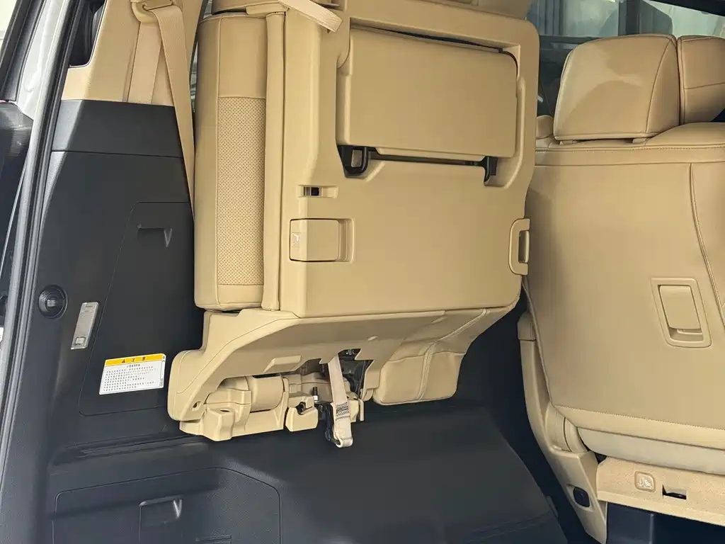 Toyota Alphard — фото 24