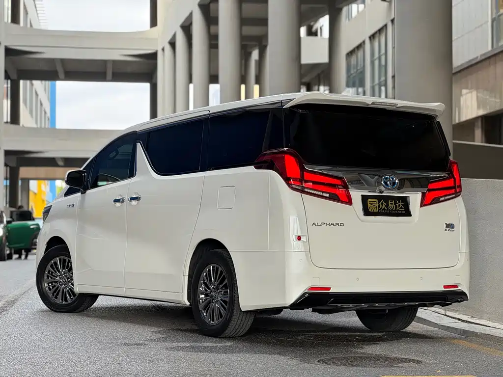 Toyota Alphard — фото 5