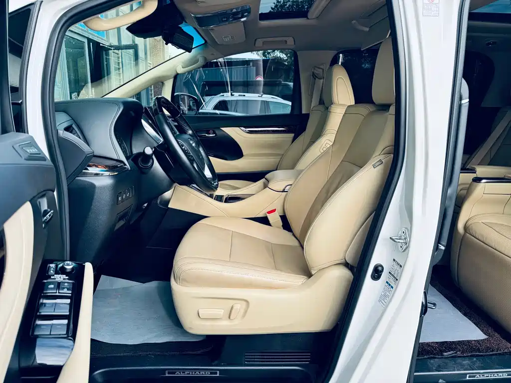 Toyota Alphard — фото 8
