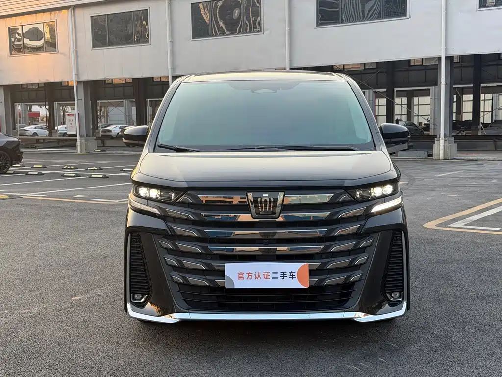 Toyota Vellfire — фото 2
