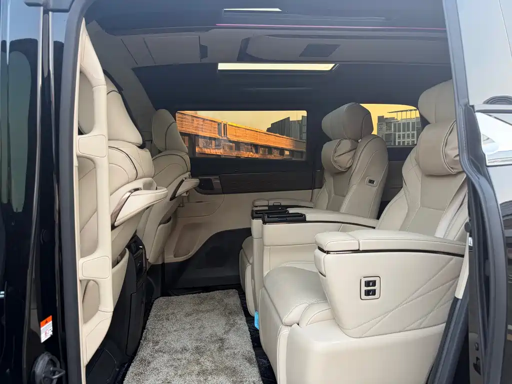 Toyota Vellfire — фото 5