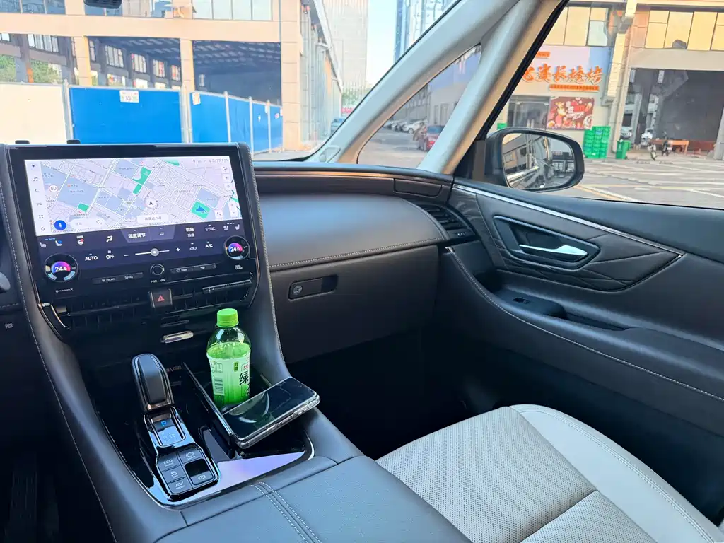 Toyota Vellfire — фото 8