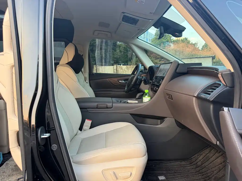 Toyota Vellfire — фото 9