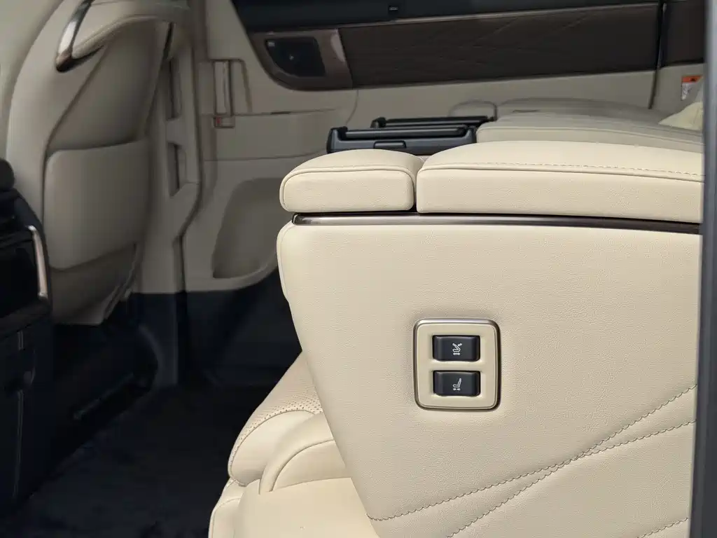 Toyota Vellfire — фото 24