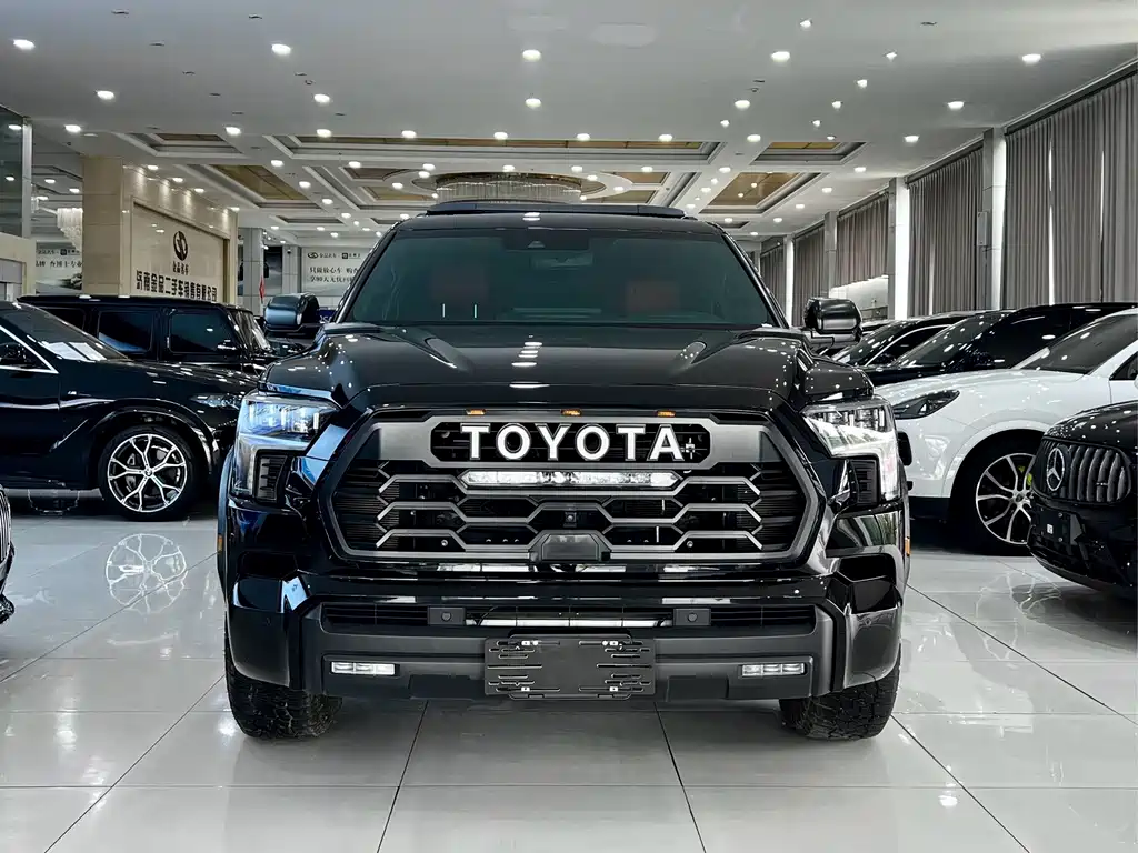 Toyota Sequoia — фото 3