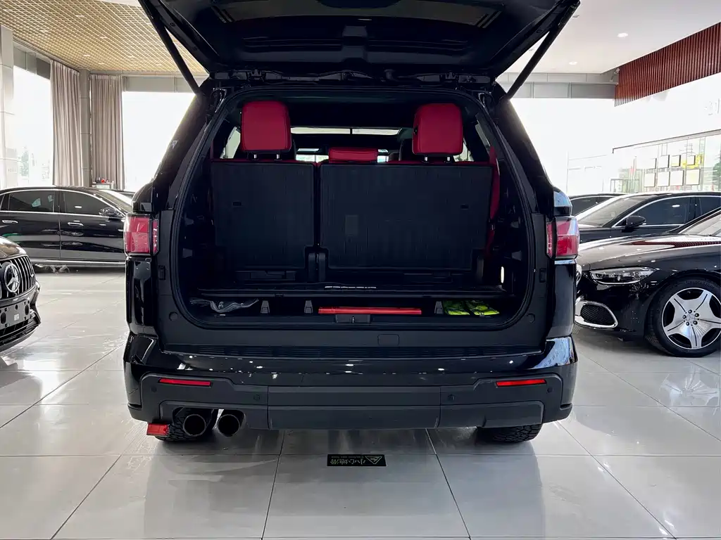 Toyota Sequoia — фото 23