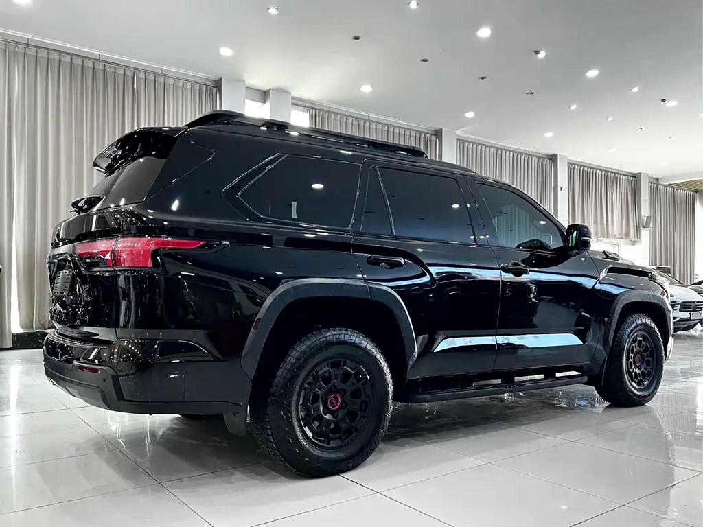 Toyota Sequoia — фото 4