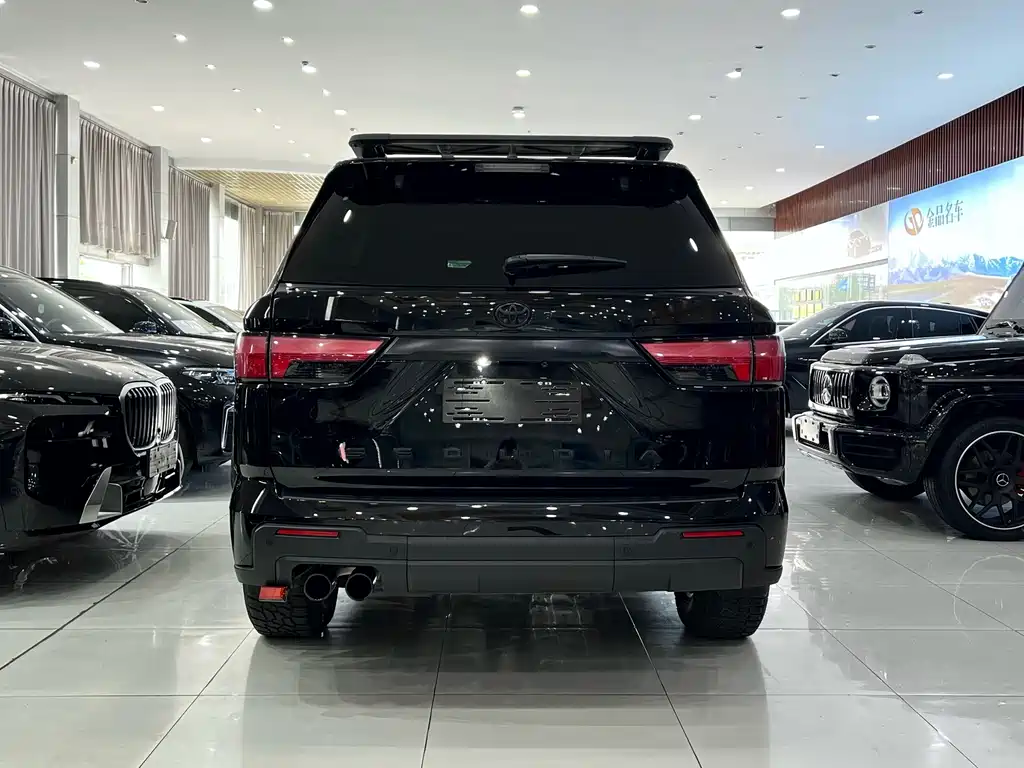 Toyota Sequoia — фото 5